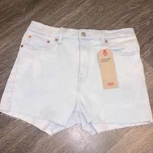 Levi’s NWT high-rise shorts!
